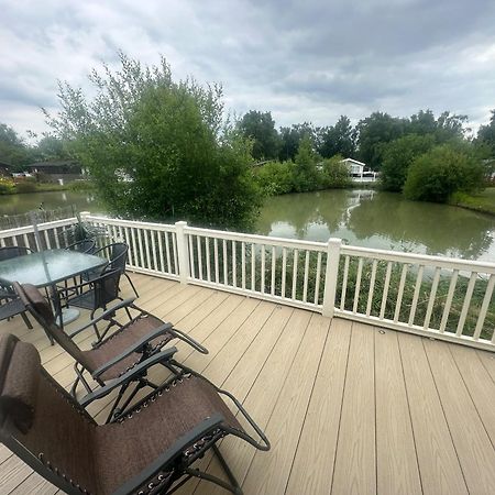 Luxury Lakeside Lodge L2 With Hot Tub Situated At Tattershall Lakes Country Park Екстериор снимка