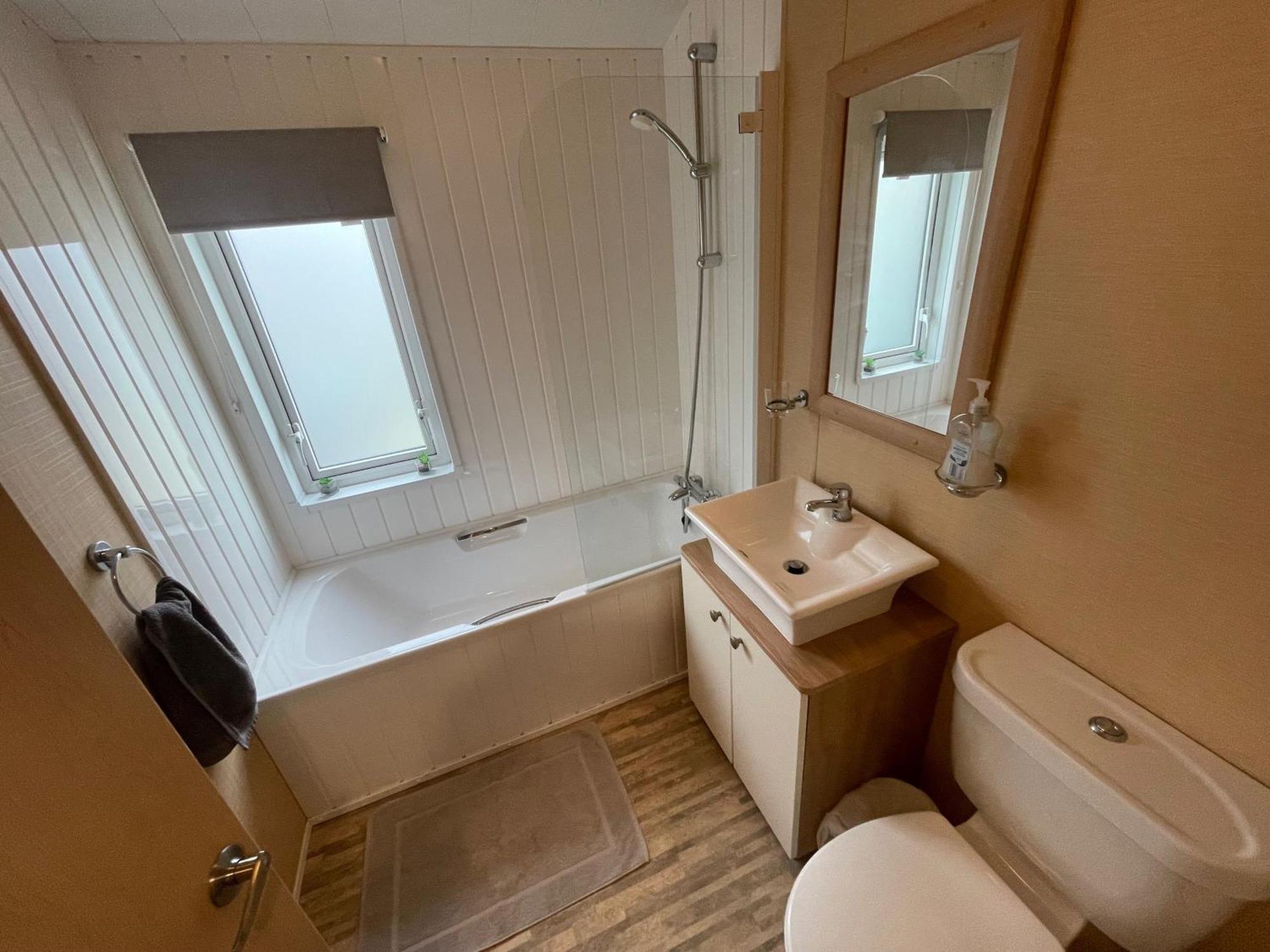 Luxury Lakeside Lodge L2 With Hot Tub Situated At Tattershall Lakes Country Park Екстериор снимка