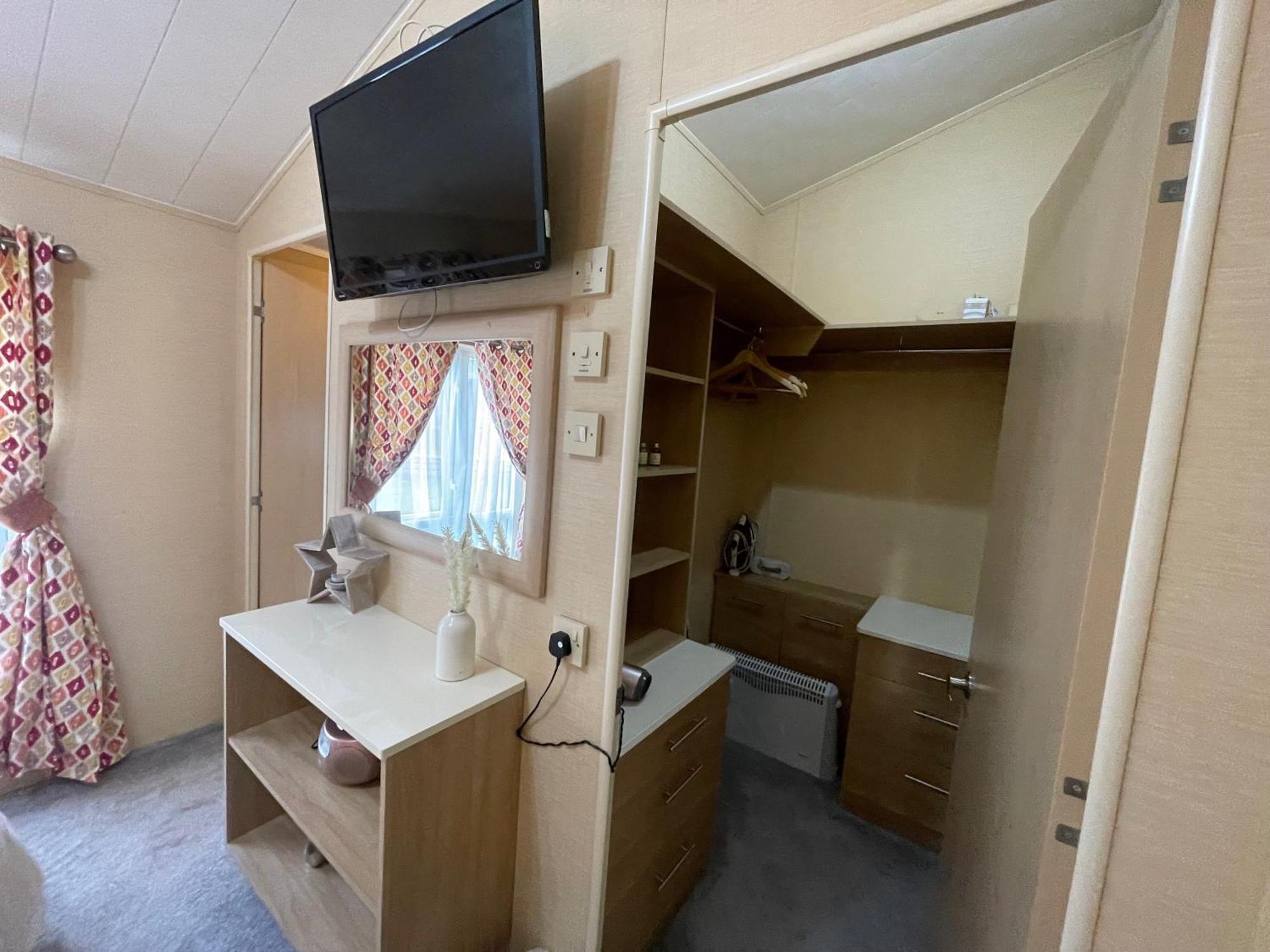 Luxury Lakeside Lodge L2 With Hot Tub Situated At Tattershall Lakes Country Park Екстериор снимка