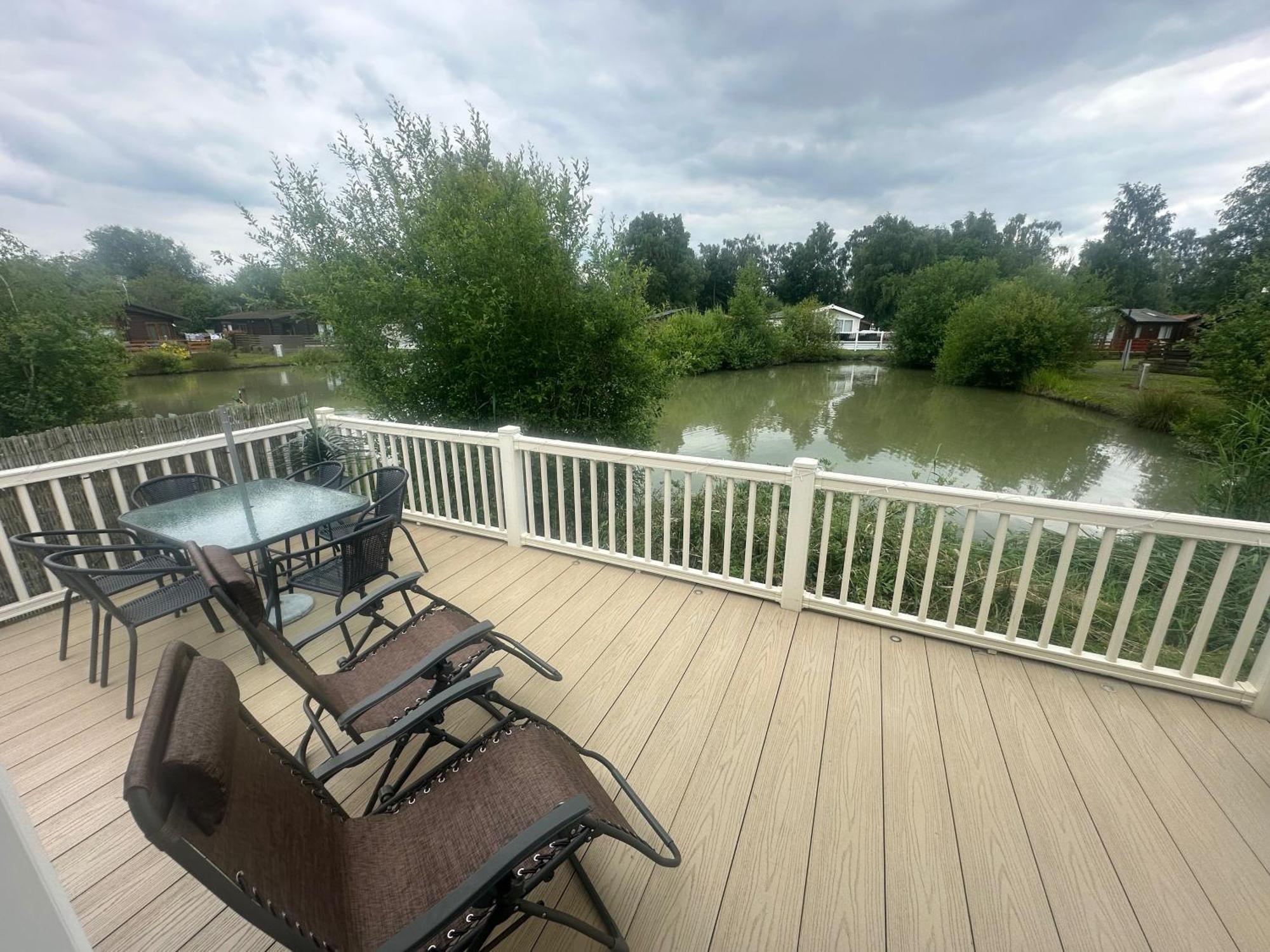 Luxury Lakeside Lodge L2 With Hot Tub Situated At Tattershall Lakes Country Park Екстериор снимка